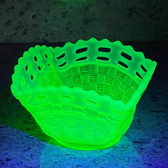 Fenton Topaz Opalescent Uranium Lattice Basket Weave Candy Dish - Picture 11 of 13